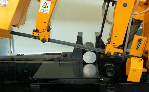 为什么说对切割精度要求不高的可以选择半自动浏阳立式带锯床？