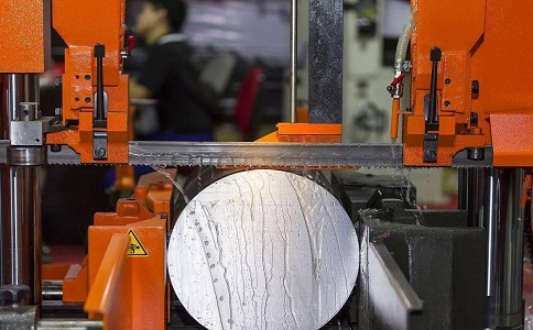 浏阳立式金属带锯床切削出现跑带故障解决方法！